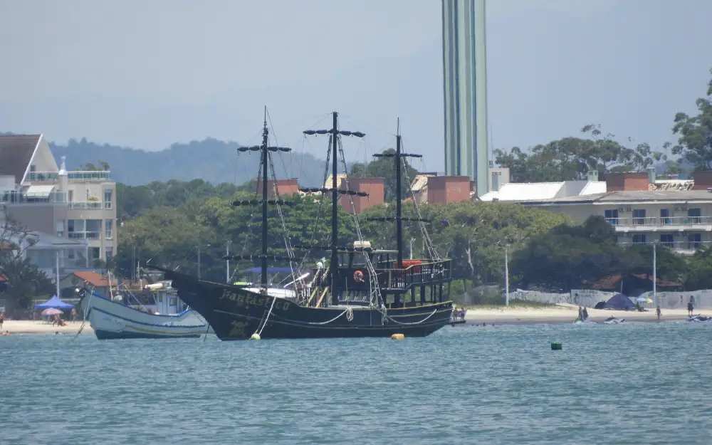 Barco pirata en Ponta das Canas